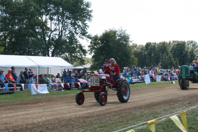 jefferyfletcher1957farmallcub.jpg