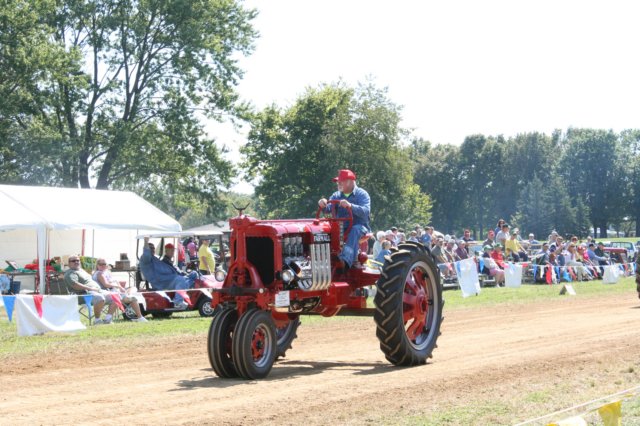 waltbiggs1939farmallf20onsteroids2.jpg