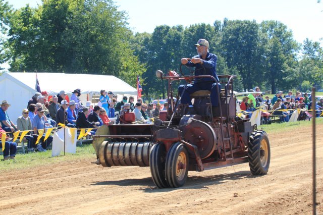 newhollandsp166selfpropelledbalerdonandrews.jpg