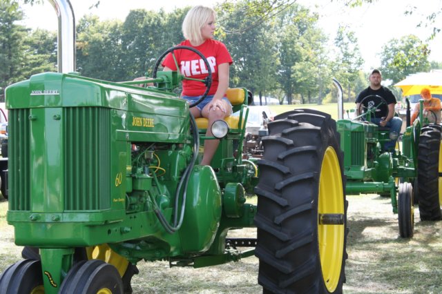 kathlynkroener1953johndeere60ownedbyronsteger.jpg