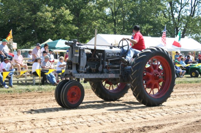 farmallf122.jpg