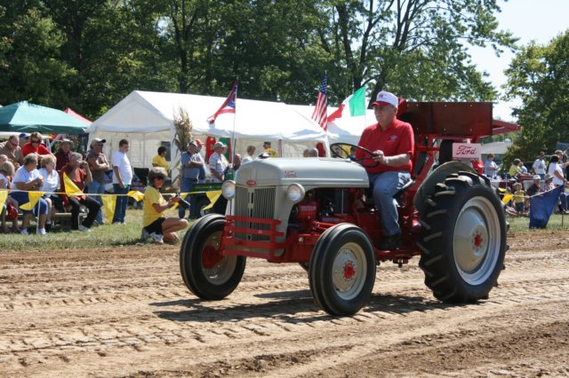 ford8nwithcordwoodsaw.jpg