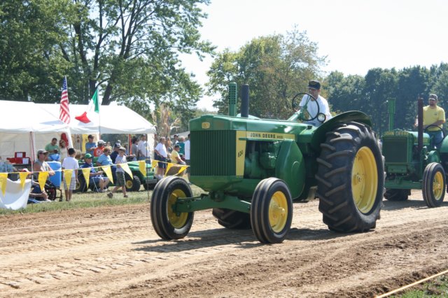 johndeere820.jpg