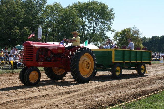 masseyharris44johndeerewagon.jpg