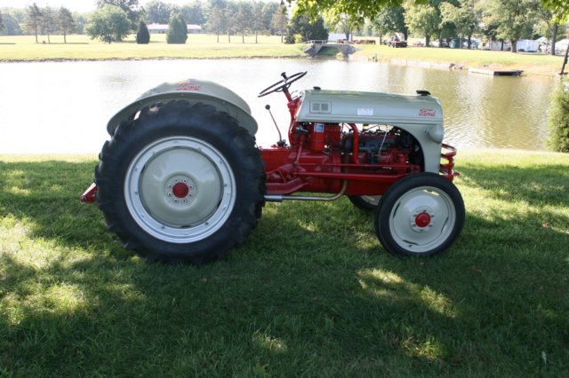 cecillumley1951ford8n.jpg