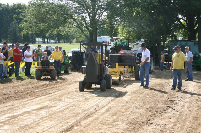 gardentractorpulls24.jpg