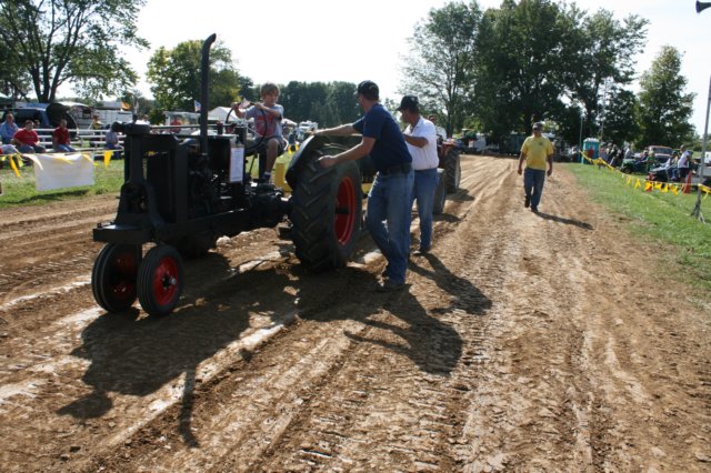 gardentractorpulls30.jpg