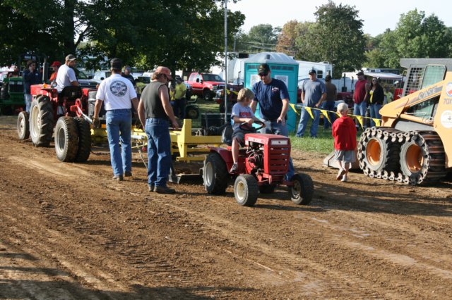 gardentractorpulls32.jpg