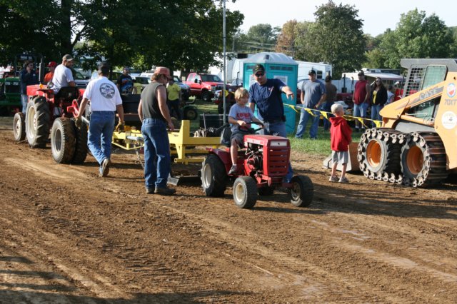 gardentractorpulls33.jpg