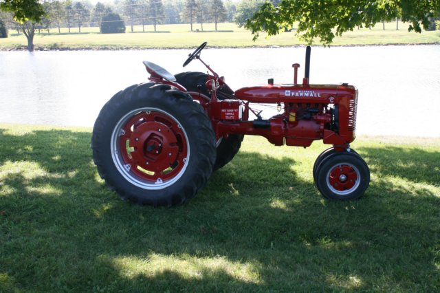 mikelumley1952farmallsuperc.jpg